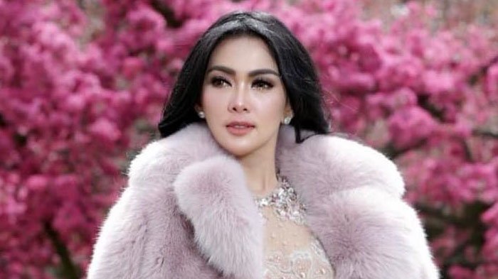 Artis Syahrini Kepergok Liburan Mewah