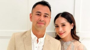 Artis ramah dan sopan
